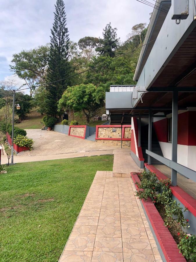 Monique'S Guest House Maraval Esterno foto